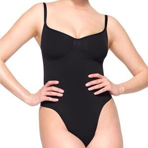 SKIMS Seamless Sculpt Thong Bodysuit black XL